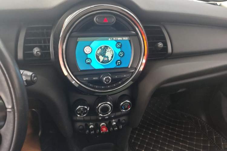 Used MINI 2019 1.5T ONE Five-Door Edition Audio And AC Panel