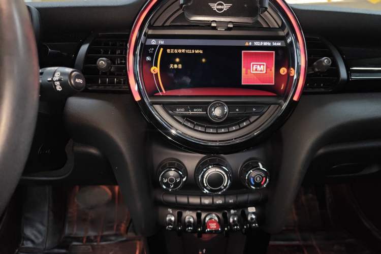 Used MINI 2019 1.5T COOPER Classic Edition Five-Door Version Audio And AC Panel