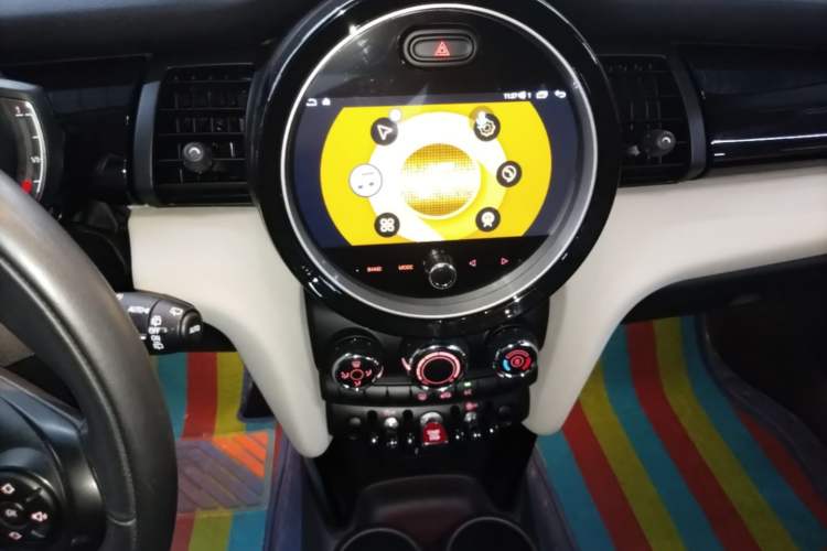 Used MINI 2019 1.5T ONE PLUS Five-Door Edition Audio And AC Panel