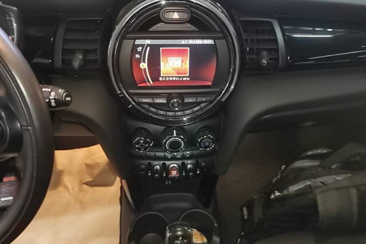 Used MINI 2019 1.5T ONE PLUS Five-Door Edition Audio And AC Panel