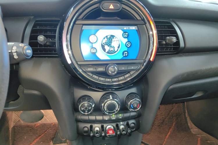Used MINI 2019 1.5T ONE Five-Door Edition Audio And AC Panel