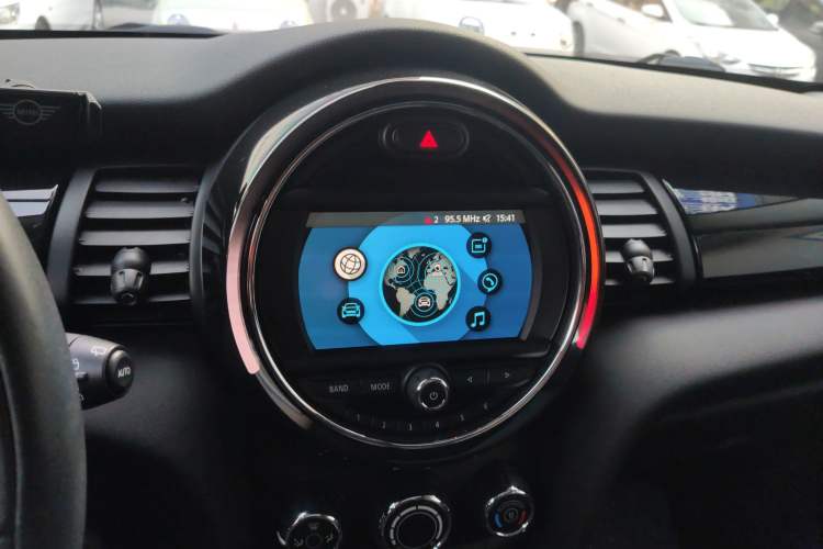 Used MINI 2019 1.5T ONE PLUS Five-Door Edition Audio And AC Panel
