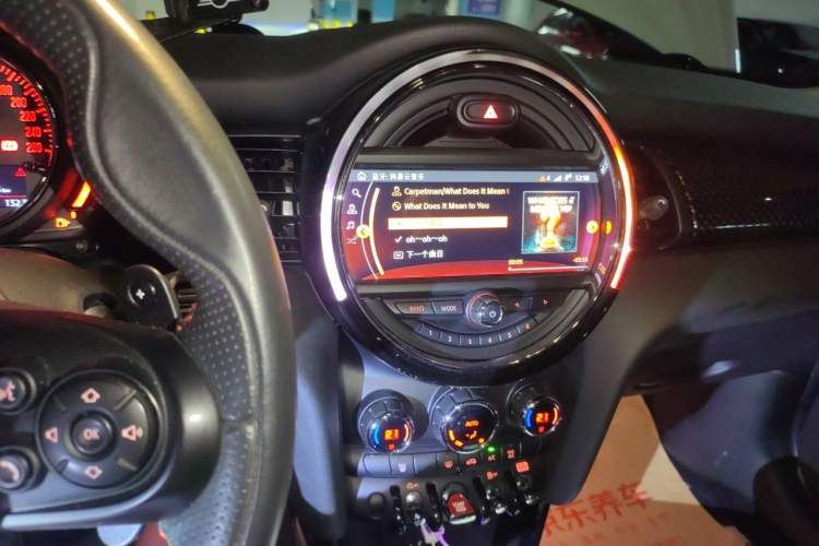 Used MINI 2019 2.0T COOPER S Classic Edition Five-Door Model Audio And AC Panel