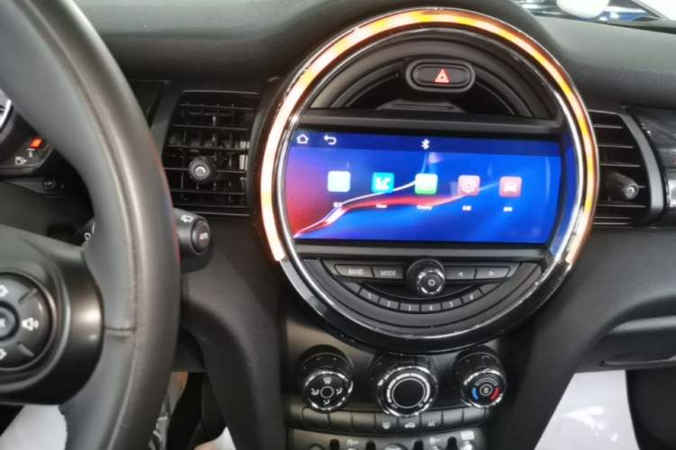 Used MINI 2019 1.5T COOPER Classic Edition Five-Door Version Audio And AC Panel