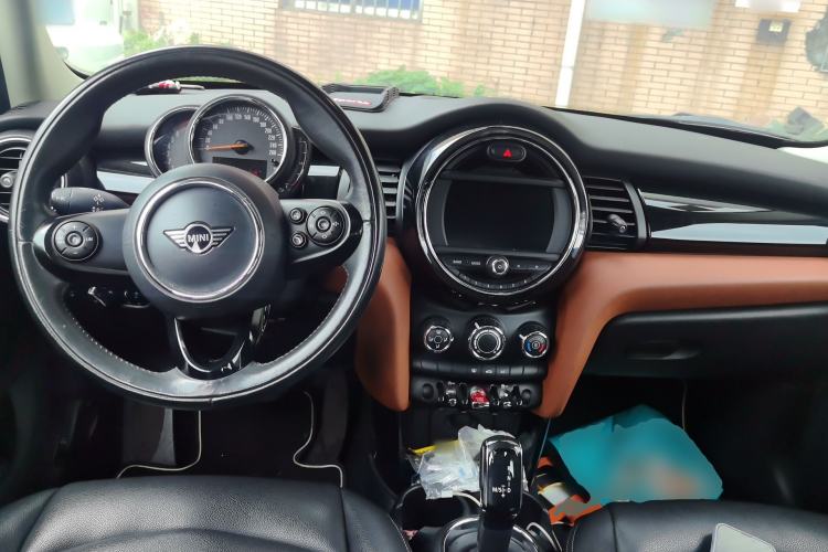 Used MINI 2019 1.5T ONE PLUS Five-Door Edition Center Console