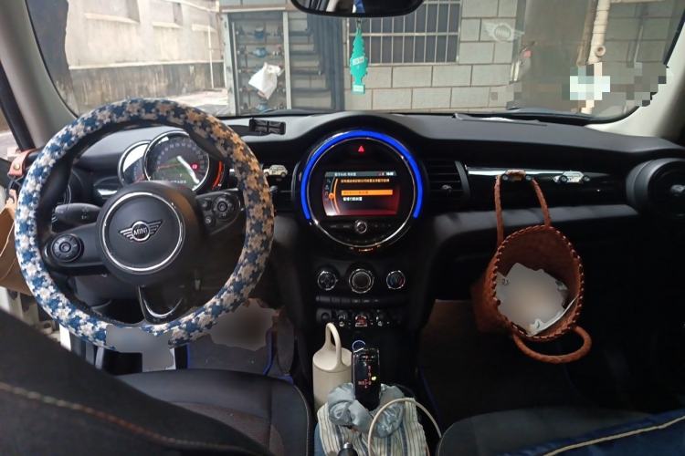 Used MINI 2019 1.5T ONE PLUS Five-Door Edition Center Console