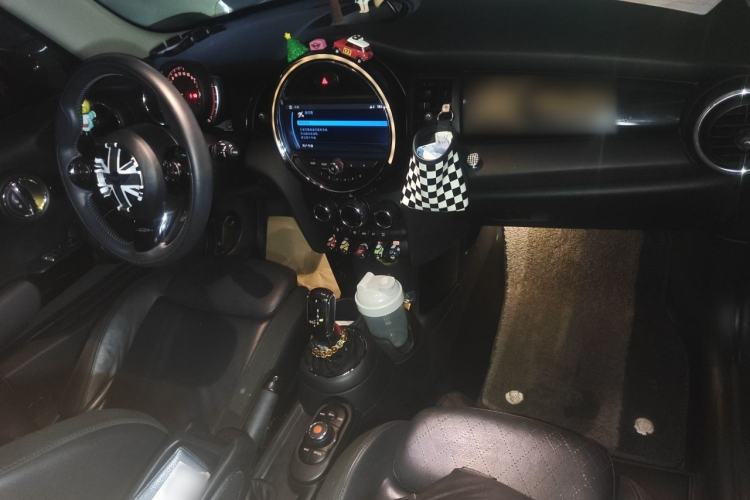 Used MINI 2019 1.5T COOPER Artist Center Console