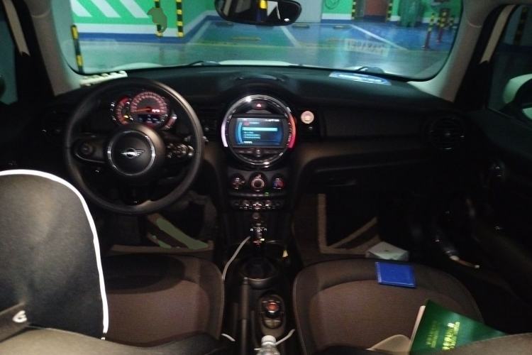 Used MINI 2019 1.5T ONE Five-Door Edition Center Console