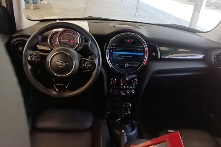 Used MINI 2019 1.5T COOPER Artist Five-Door Edition Center Console