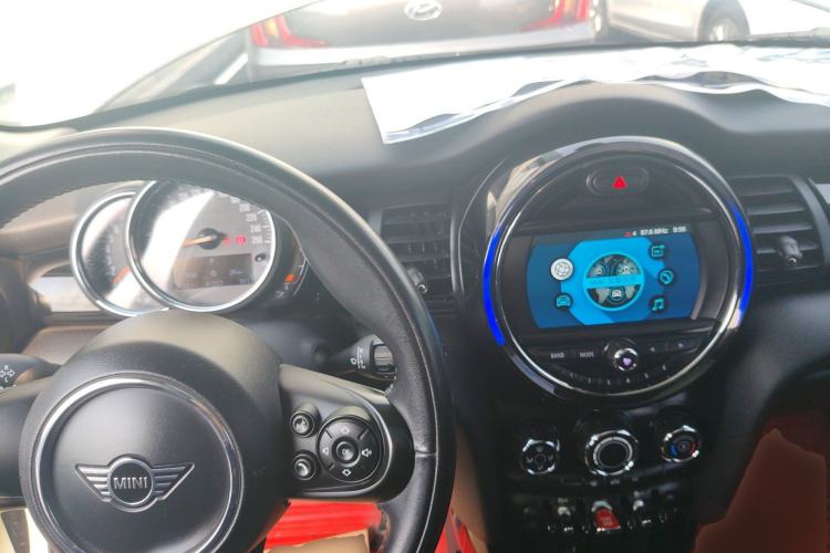 Used MINI 2019 1.5T ONE PLUS Five-Door Edition Center Console