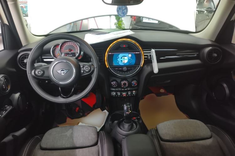 Used MINI 2019 1.5T COOPER Classic Edition Five-Door Version Center Console