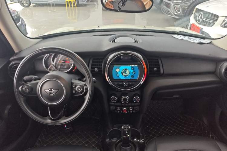 Used MINI 2019 1.5T ONE Five-Door Edition Center Console