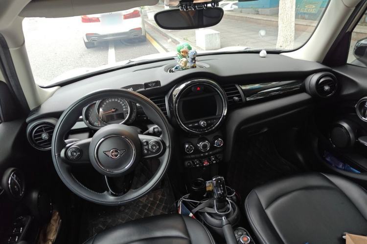 Used MINI 2019 1.5T ONE PLUS Five-Door Edition Center Console