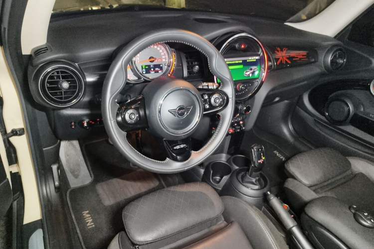 Used MINI 2019 1.5T COOPER Artist Center Console