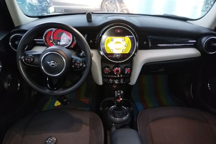 Used MINI 2019 1.5T ONE PLUS Five-Door Edition Center Console