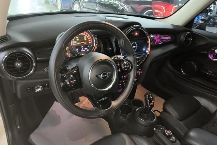 Used MINI 2019 1.5T COOPER Artist Center Console