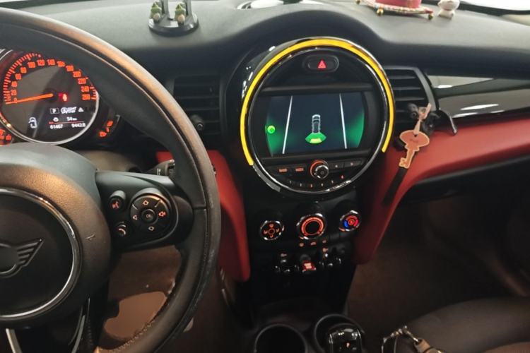 Used MINI 2019 1.5T ONE PLUS Five-Door Edition Center Console