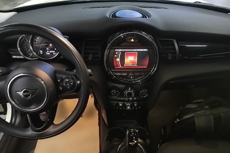 Used MINI 2019 1.5T ONE PLUS Five-Door Edition Center Console