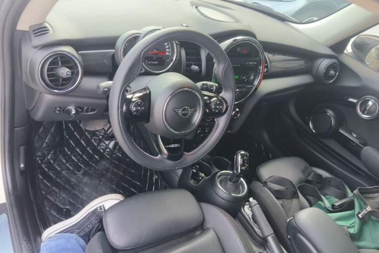 Used MINI 2019 1.5T COOPER Artist Center Console