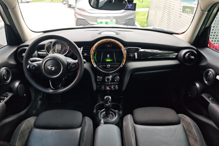 Used MINI 2019 1.5T COOPER Classic Edition Five-Door Version Center Console