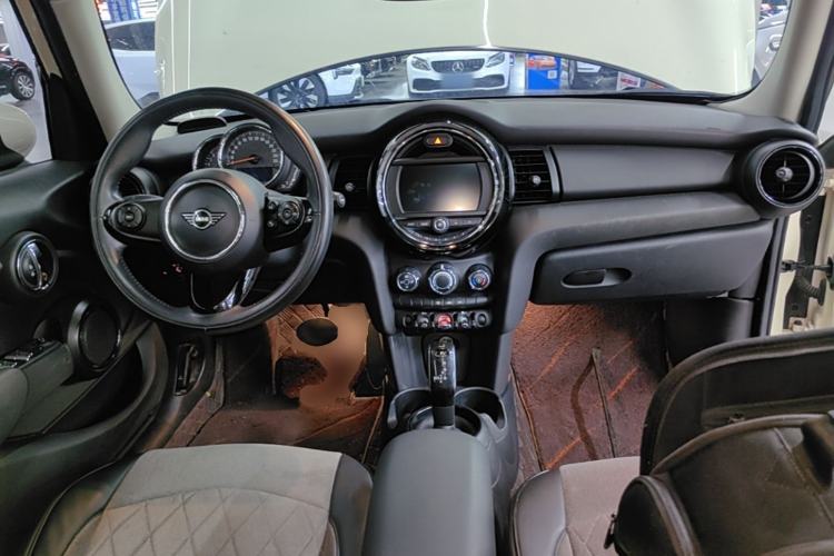 Used MINI 2019 1.5T ONE Five-Door Edition Center Console