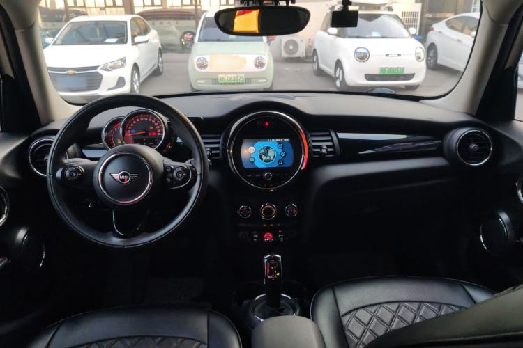 Used MINI 2019 1.5T ONE PLUS Five-Door Edition Center Console