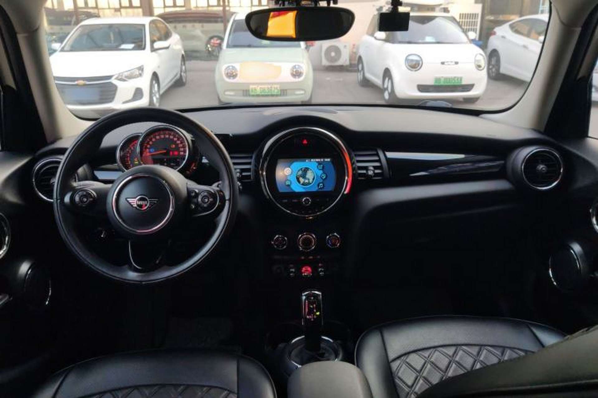 Used MINI 2019 1.5T ONE PLUS Five-Door Edition Center Console