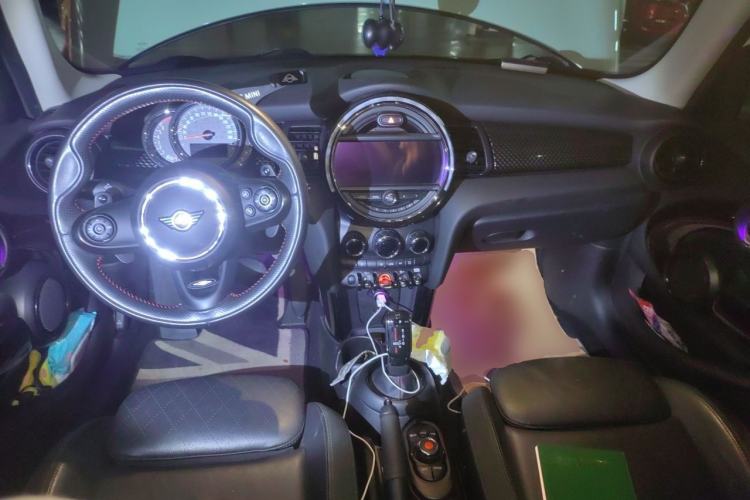 Used MINI 2019 2.0T COOPER S Classic Edition Five-Door Model Center Console