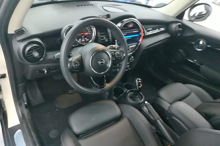 Used MINI 2019 1.5T COOPER Classic Edition Center Console