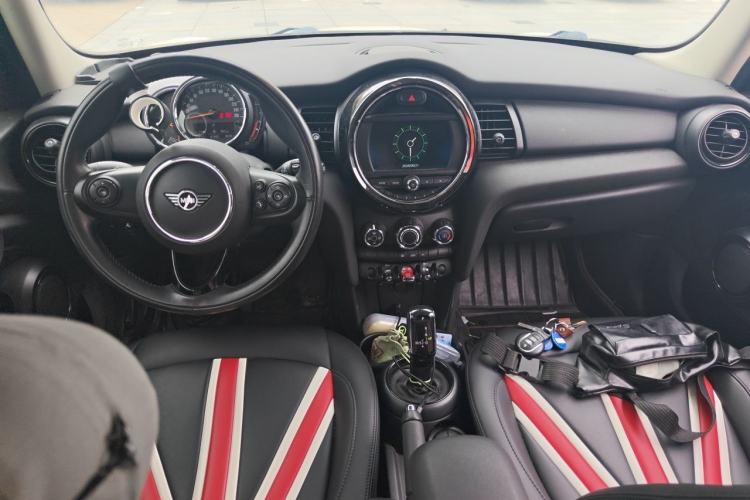 Used MINI 2019 1.5T ONE Five-Door Edition Center Console