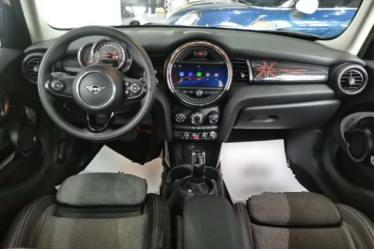 Used MINI 2019 1.5T COOPER Classic Edition Five-Door Version Center Console
