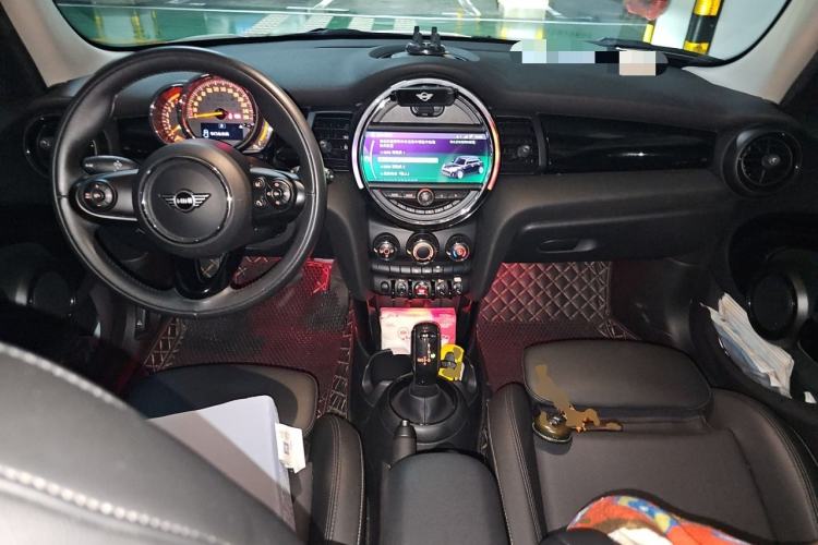 Used MINI 2019 1.5T COOPER Classic Edition Five-Door Version Center Console