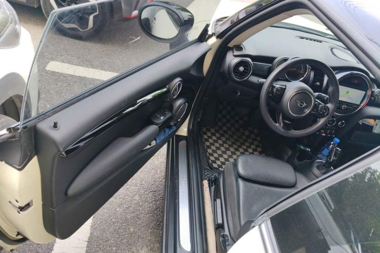Used MINI 2019 1.5T COOPER Artist Driver Seat