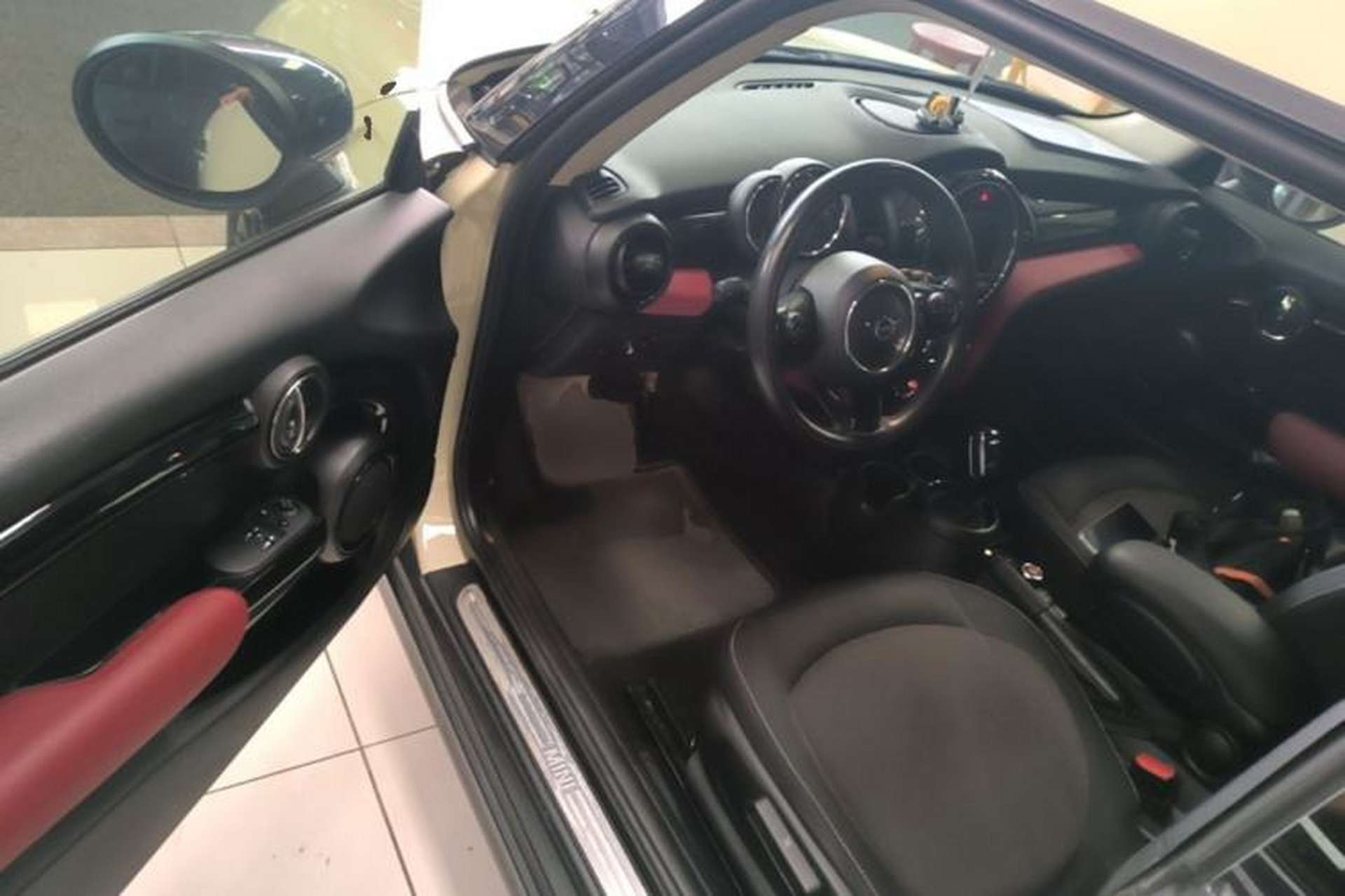 Used MINI 2019 1.5T ONE PLUS Driver Seat