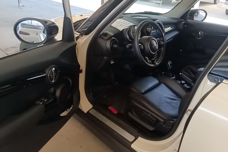 Used MINI 2019 1.5T COOPER Artist Five-Door Edition Driver Seat
