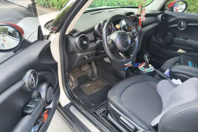 Used MINI 2019 1.5T ONE Driver Seat
