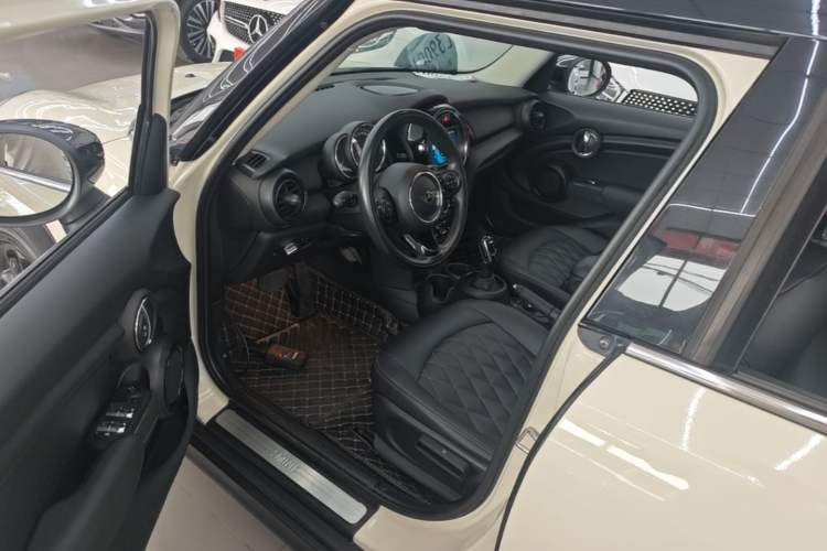 Used MINI 2019 1.5T ONE Five-Door Edition Driver Seat