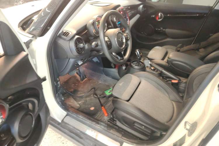 Used MINI 2019 1.5T COOPER Classic Edition Five-Door Version Driver Seat