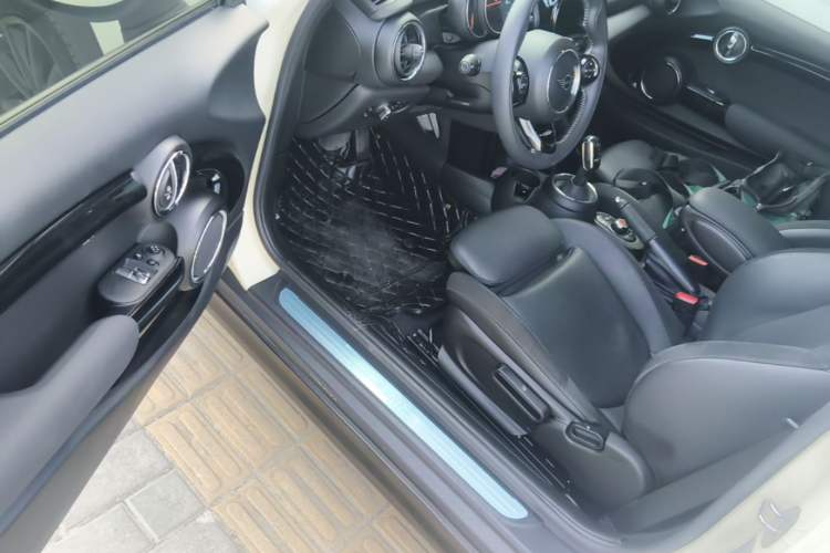 Used MINI 2019 1.5T COOPER Artist Driver Seat