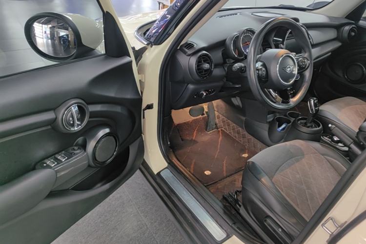 Used MINI 2019 1.5T ONE Five-Door Edition Driver Seat