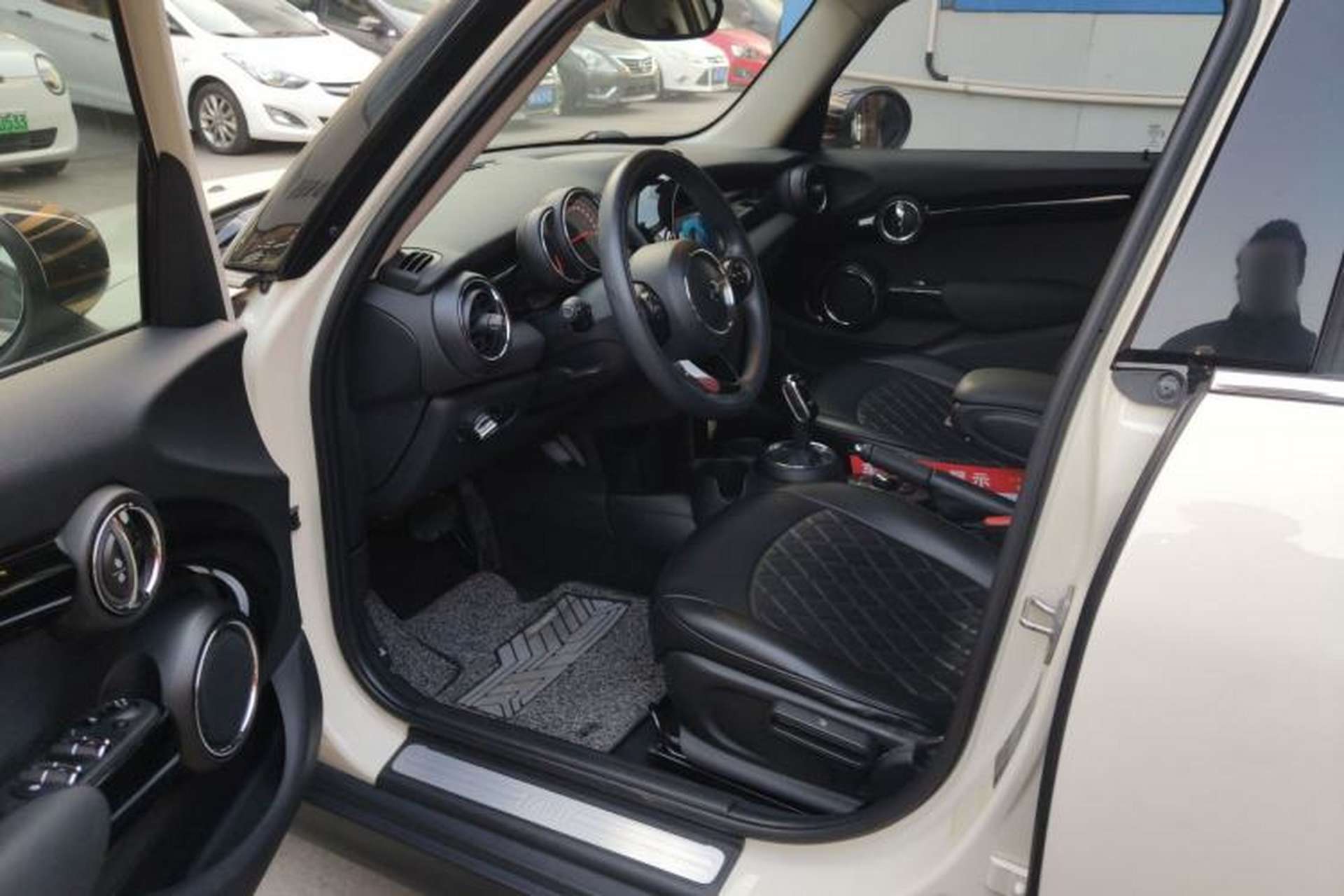 Used MINI 2019 1.5T ONE PLUS Five-Door Edition Driver Seat