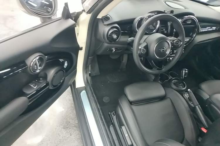 Used MINI 2019 1.5T COOPER Classic Edition Driver Seat