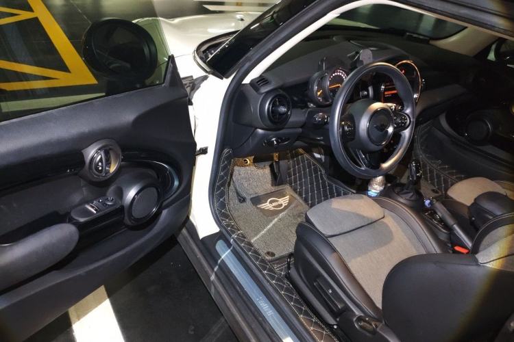 Used MINI 2019 1.5T COOPER Classic Edition Driver Seat