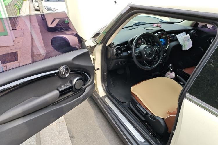 Used MINI 2019 1.5T ONE PLUS Driver Seat