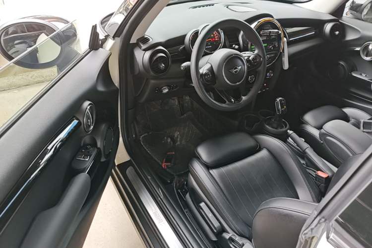Used MINI 2019 1.5T COOPER Classic Edition Driver Seat