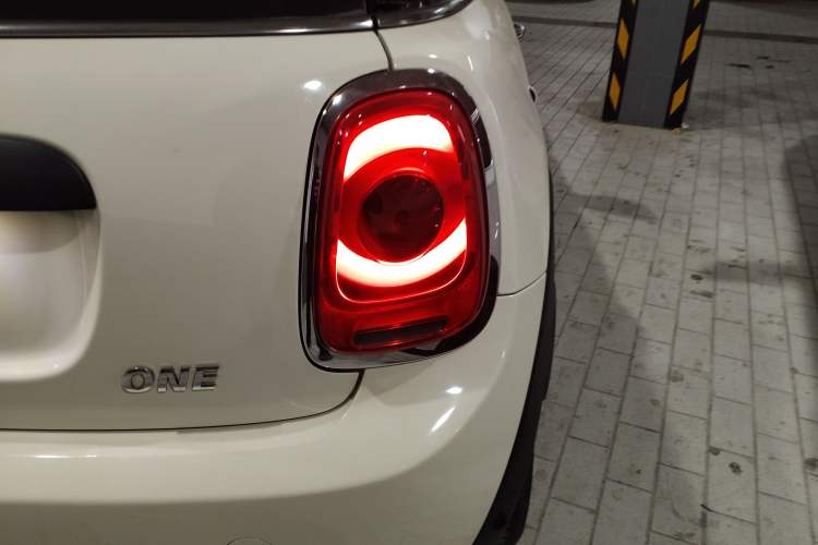 Used MINI 2019 1.5T ONE PLUS Exterior 3