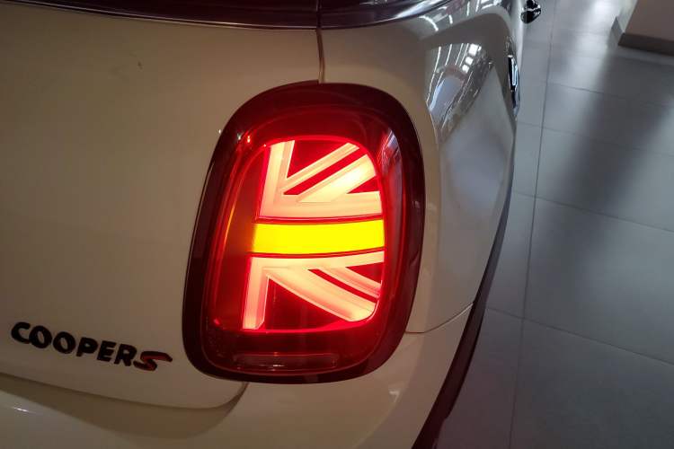 Used MINI 2019 2.0T COOPER S Artist Exterior 3