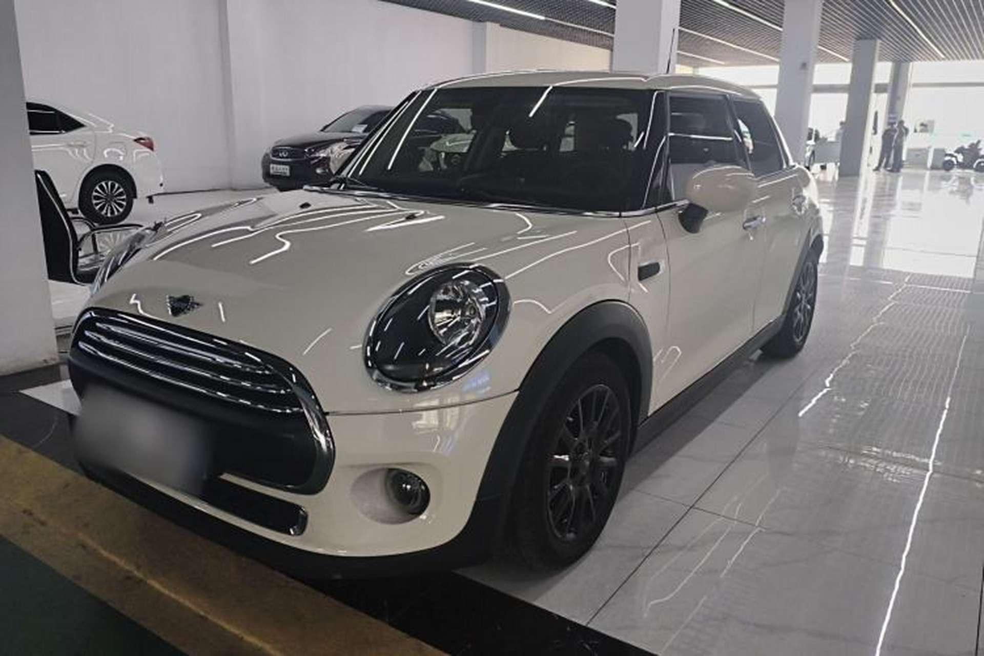 Used MINI 2019 1.5T ONE PLUS Five-Door Edition Front Left 45 Deg