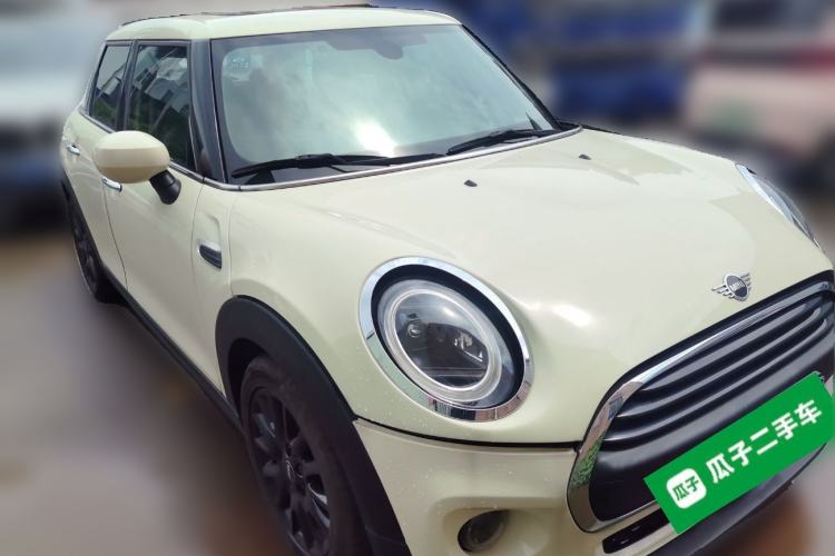 Used MINI 2019 1.5T ONE PLUS Five-Door Edition Front Right 45 Deg
