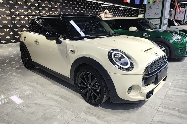 Used MINI 2019 2.0T COOPER S Classic Edition Front Right 45 Deg